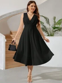 SHEIN Clasi Große Größen Einfarbig Ärmelloses Kleid mit Falten für Frühling/Sommer