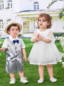 SHEIN Set van witte satijnen geborduurde mouwloze mesh-jurk voor babymeisjes met mesh-sjaal