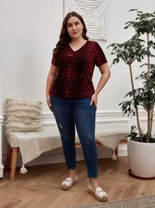 SHEIN LUNE T-shirt À Manches Courtes Et Col En V Imprimé Léopard Grande Taille, Adapté Pour Les Loisirs D'été - Rouge - Voir 5