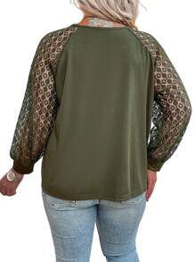 SHEIN LUNE Plus Size Women's Lace Long Sleeve T-Shirt With Round Neckline
