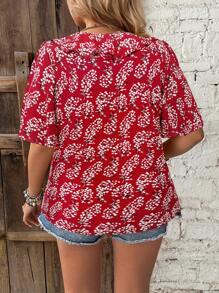 Breezaya Plus size zomerblouse met V-hals, bloemenprint, asymmetrische zoom, korte mouw, blouse met rucherand