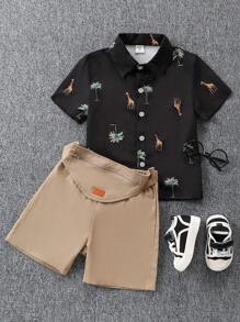 SHEIN 2 Stück Kleinkind Jungen Kokosbaum & Giraffen Muster Hemd mit Kragen und kurzem Arm sowie einfarbige lässige Shorts Set, mit Süß geformten Reißverschluss Gürteltasche für das Tragen bei täglichen Outdoor-Aktivitäten, geeignet für Schule, Urlaub, Frühling, Sommercamp, Sommer
