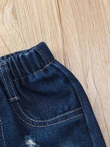 寶寶女孩橙色露背上衣搭配發帶和深藍色牛仔短褲，可愛清新的夏季度假風格