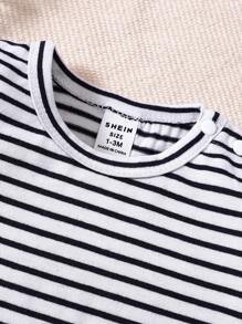 SHEIN Conjunto De Camiseta Casual De Manga Corta A Rayas Y Pantalones Cortos Con Tirantes De Oso De Peluche Para Bebé Niño, Verano