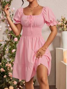 Rafferiza Eo-thắt chặt Màu thuần Hình vuông Đường viền cổ áo Đầm Với Hoa Tay áo Đồ trang trí - Hồng - Xem 5