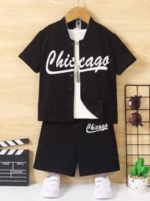 SHEIN Juego de camiseta de béisbol para niño joven con botones delanteros y estampado de letras y pantalones cortos