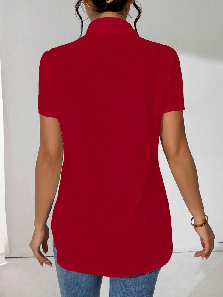 SHEIN LUNE Camisa de manga corta con bajo curvo de unicolor de verano para ropa de Año Nuevo, blusas de manga corta - Rojo - Añade 2