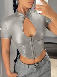 SHEIN ICON 鉤眼開口pu皮革黑色短t,前胸露肉造型