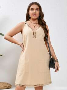 SHEIN LUNE 大码纯色杏色 V 领无袖镂空口袋连衣裙 - 杏色 - 查看 5