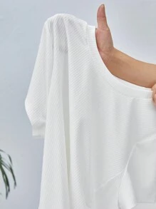 SHEIN Essnce Plus Size Round Neck Comfortable And Casual White T-Shirt With Asymmetrical Hem, Ruched And Side Slit Design For Summer