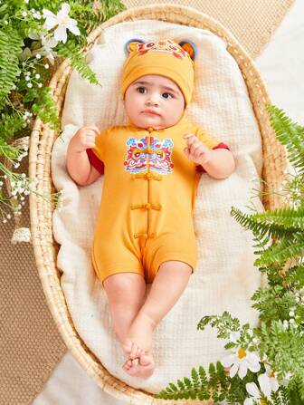 SHEIN Completino Romper Neonato Maschio In Stile Cinese Con Colletto A Piedistallo A Manica Corta Con Fibbia E Cappellino In Testa Di Tigre In Stile Cinese Tradizionale Per Neonati