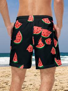 Manfinity Swimmode Pantalones cortos casuales de playa con cordón y estampado de sandía para hombres (Corte al azar) - Negro - Ver 2