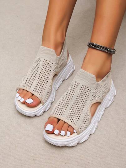 Sandali Alla Moda E Comodi Con Suola Spessa E Morbida Sensazione Ai Piedi