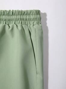 Manfinity RSRT 男士印花翻領短袖襯衫,前扣式設計,內含口袋短褲,2入組 - 彩色 - 查看 5