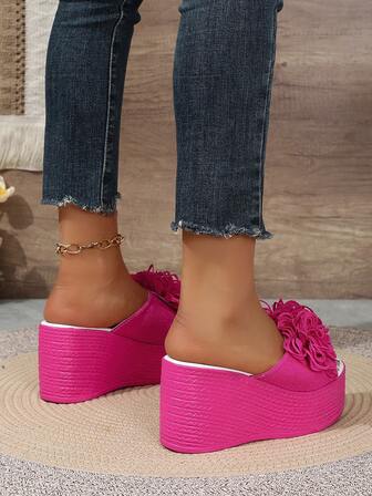 女款夏季花印平台楔型涼鞋，鮮豔色彩