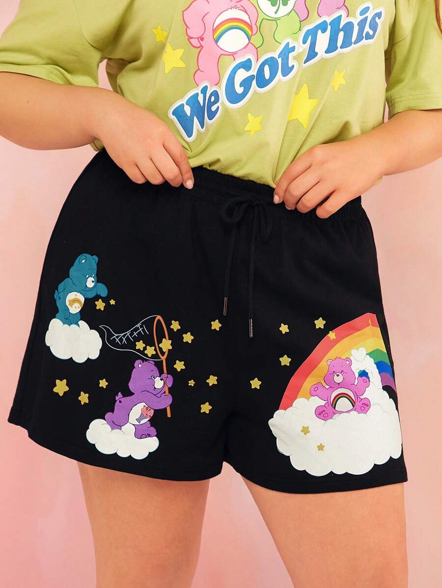 SHEIN X Care Bears Cộng với quần short eo có dây rút in hình gấu cầu vồng dễ thương dáng rộng giản dị cho mùa hè - màu đen - Xem 1
