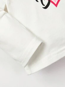 SHEIN Bé gái sơ sinh Đồ họa Trái tim & Chữ cái Bộ áo Tee & quần PJ - Nhiều màu - Xem 6