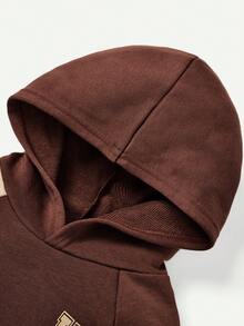 男嬰字母圖案插肩袖連帽衫和運動褲 - 棕色 - 查看 6