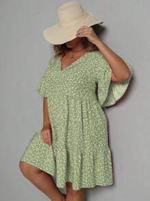 SHEIN LUNE 大尺碼女士夏季心形印花鈴袖babydoll連衣裙 - 綠色 - 查看 4