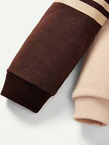 男嬰字母圖案插肩袖連帽衫和運動褲 - 棕色 - 查看 7