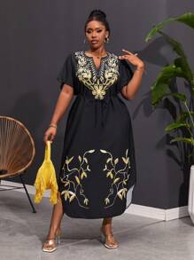 SHEIN Holidaya 加大尺碼鑲金印花短袖裙，春夏季節舒適拼接深V領短袖裙 - 黑色 - 查看 1