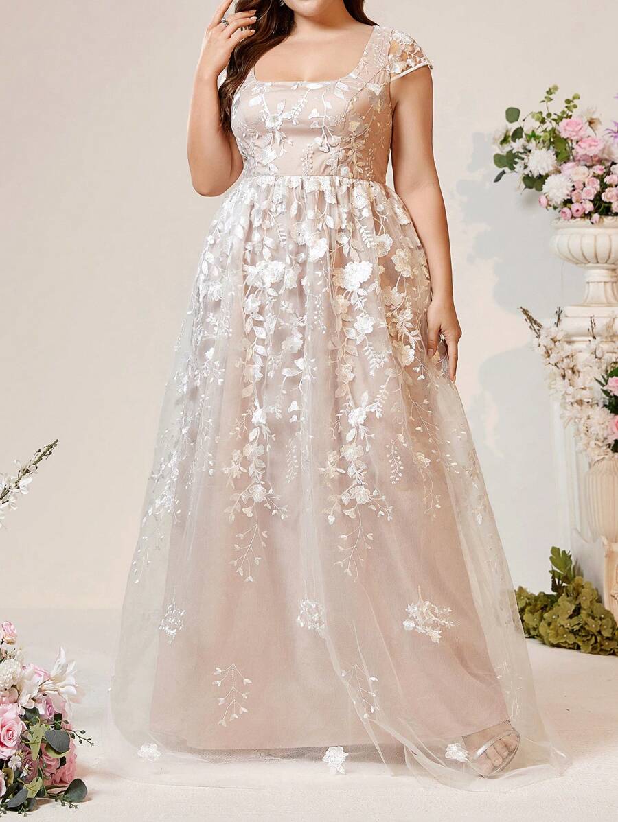 SHEIN Belle Kích thước lớn Tinh tế Biến đổi dần Thêu Ren Ngắn tay Cổ vuông Nhìn xuyên qua Váy dự tiệc - trắng - Xem 1