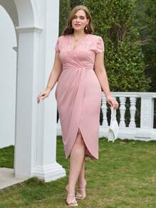 SHEIN Frenchy Vestido de talla grande de verano elegante con plisado y unión de encaje y cintura envuelta en un unicolor, vestido para invitados de boda - Rosa - Ver 5