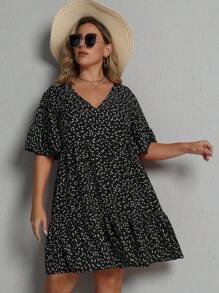 SHEIN LUNE 大码女式心形印花 V 领喇叭袖连衣裙，适合夏季度假海滩装 - 黑色 - 查看 3