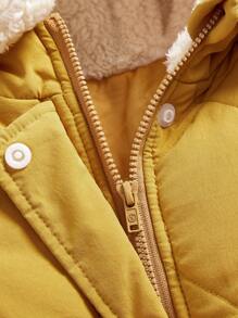 女婴翻盖口袋插肩袖保暖衬里连帽棉服外套