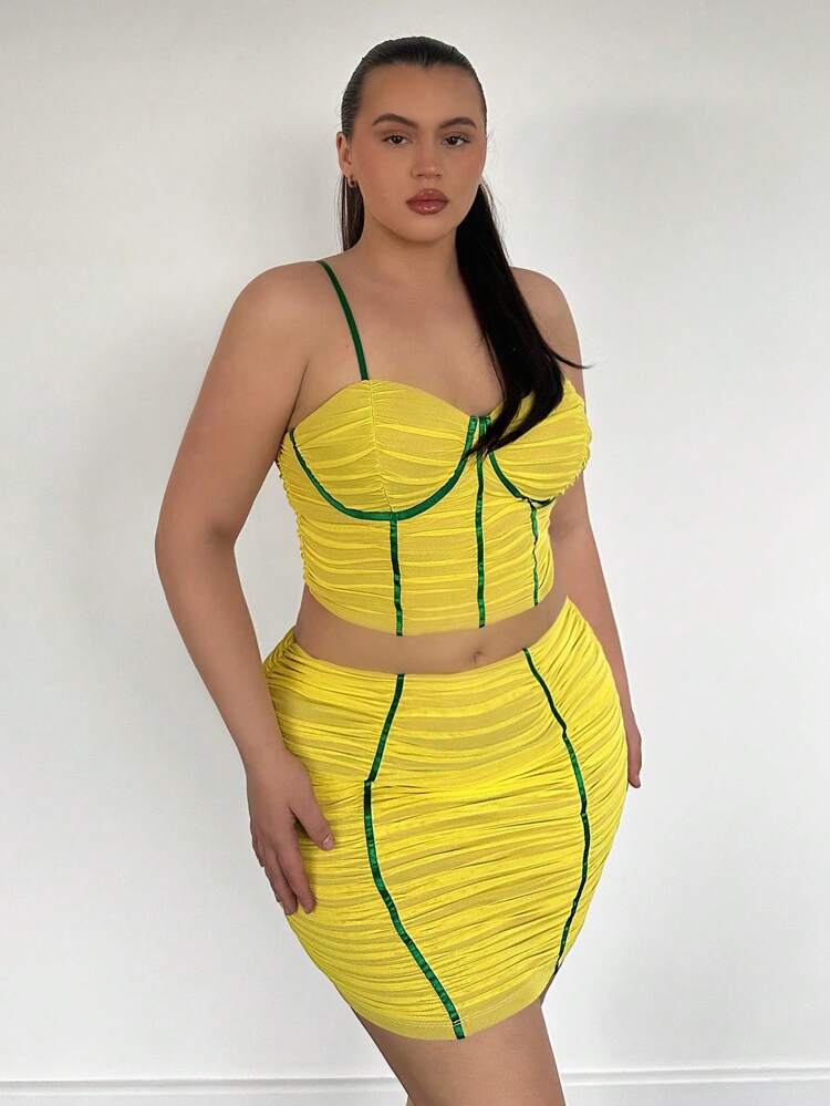 Plus Size Women's Short Cropped Fitted Camisole Top & Slim Fit Mini Skirt With Pleats Set