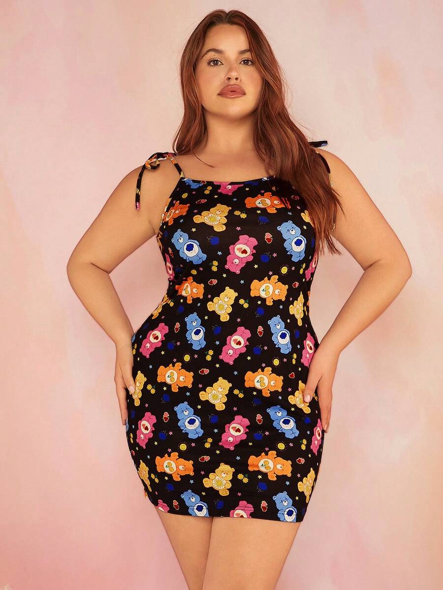 SHEIN X Care Bears 加大尺碼夏季酷基礎黑色星心熊印花短緊身背心裙，帶肩結 - 黑色 - 查看 1