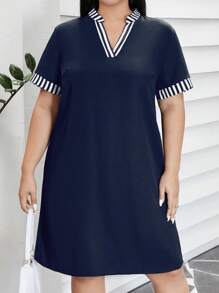 SHEIN Essnce 大尺碼女裝暢銷款黑色有領短袖條紋連衣裙，對比色袖口和V領設計，適用於春夏 - 藏蓝色 - 查看 4