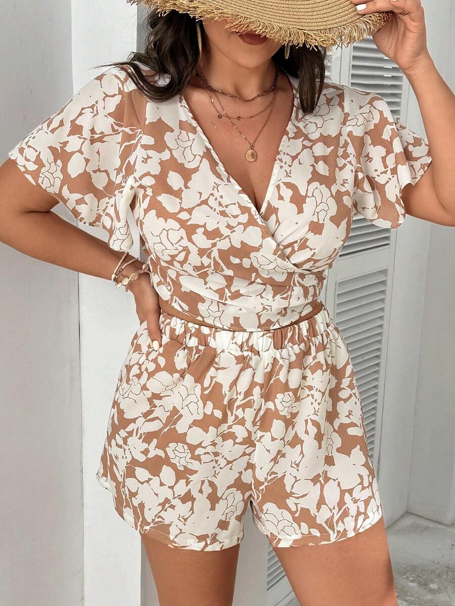 SHEIN VCAY 大尺碼全印花V領交叉上衣和短褲套裝 - 粉色 - 查看 1