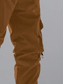 Manfinity Hypemode 宽松男士工装裤，带翻盖口袋，侧抽绳腰部，适合秋季穿着 - 咖啡棕 - 查看 4