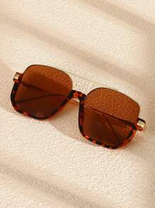 一副超大复古时尚眼镜，女士沙滩配饰，基础款，适合秋冬季、商务休闲场合，豹纹撞色波西米亚风，营造夏日海滩度假和户外旅行氛围 - 彩色 - 查看 4