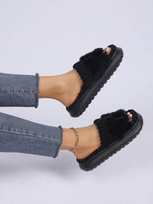 EVA經典黑色系列女款毛絨條紋花邊設計大格子厚底拖鞋，柔軟舒適，輕盈耐用，增高和多種場合皆可穿著。這款時尚簡約的家居拖鞋是秋冬情侶鞋的福音。2024年最新女鞋。 - 黑色 - 查看 4