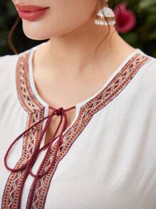 Mulvari 女士編織肩帶拼接腰帶連衣裙 - 白色 - 查看 2