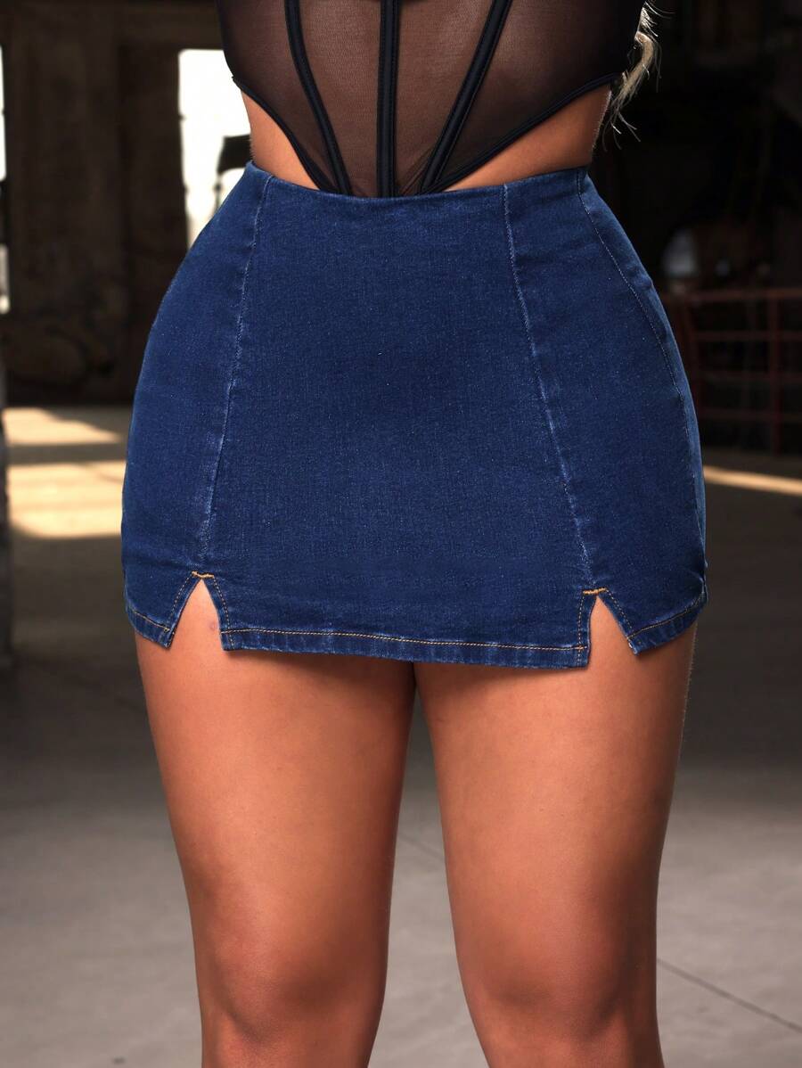 SHEIN SXY 純色牛仔短褲，設有縫裂 - 中等水洗藍 - 查看 1