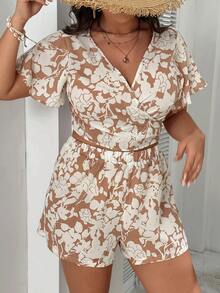 SHEIN VCAY 大尺碼全印花V領交叉上衣和短褲套裝 - 粉色 - 查看 4