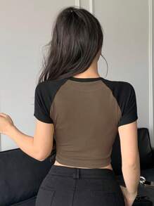 DAZY Camiseta corta para mujer con mangas raglán y bloques de color de costilla - Café integral - Ver 2