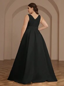 SHEIN Belle Plus Size Solid Color Textured V-Neck A-Line Bridal Gown With Long Train