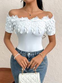 Firerie Body de encaje para mujer con hombros descubiertos y detalles florales para unas vacaciones elegantes