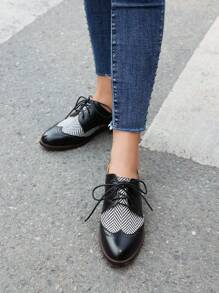 Women's Retro Low Heel British Style Oxford Shoes With Thick Heel And Lace-Up Design