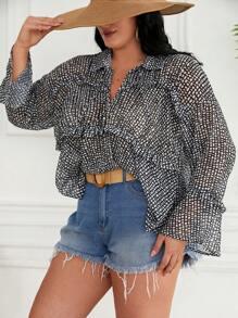 RueChic Plus Size Geometric Print Blouse With Pleats And Flared Sleeve - Black and White - View 3