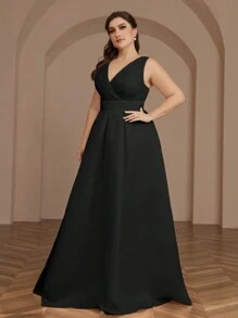 SHEIN Belle Plus Size Solid Color Textured V-Neck A-Line Bridal Gown With Long Train