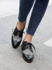 Women's Retro Low Heel British Style Oxford Shoes With Thick Heel And Lace-Up Design