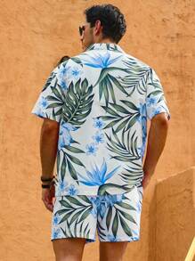 Set de playa para hombres con estilo vacacional de camisa y pantalones cortos con estampado de hojas de árbol - Multicolor - Ver 2