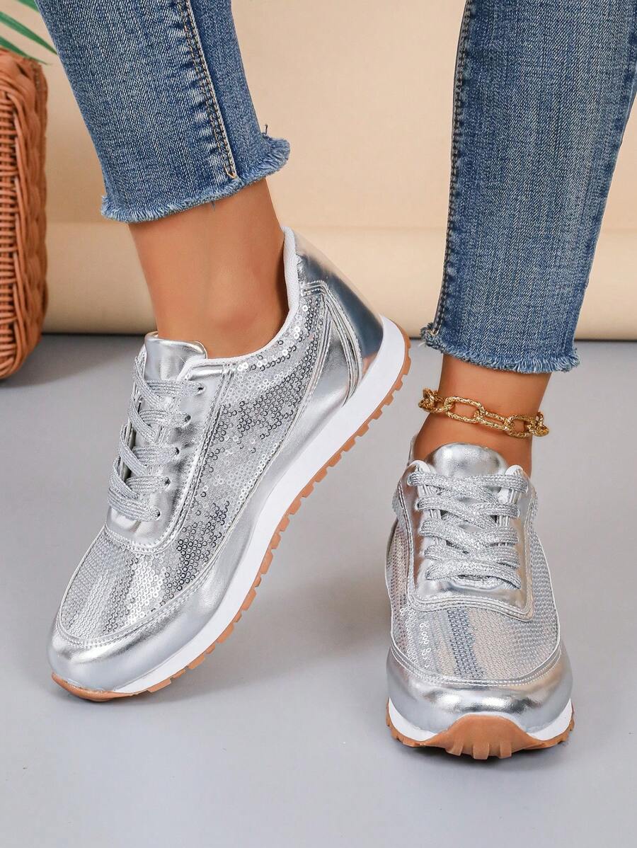 trendy women's athletic shoes