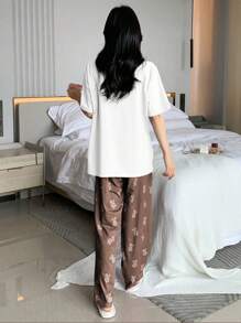 DAZY Mùa hè giản dị Thoải mái Gấu In Ngắn tay Áo sơ mi Và Quần Bộ đồ ngủ - Màu be - Xem 2