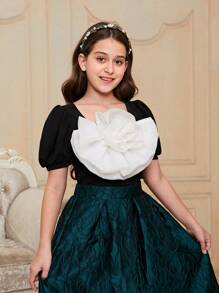 Tween Girl Lovely 3d Flower Puff Sleeve T-Shirt - Black and White - View 4